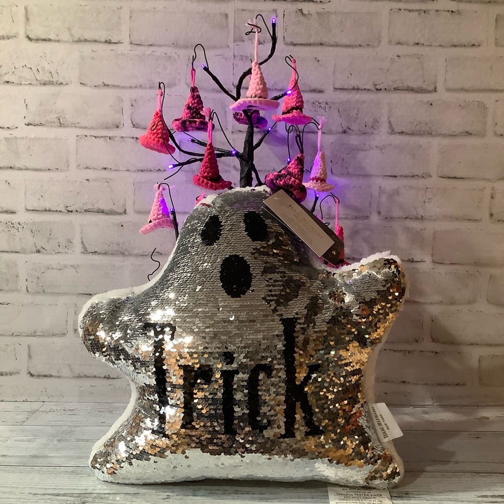 ISAAC MIZRAHI NEW YORK 16x16 Reversible Trick Or Treat Ghost Pillow